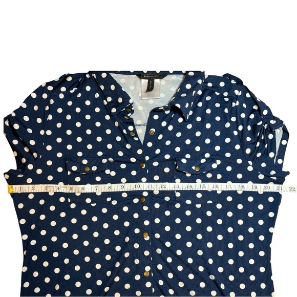 BCBG MaxAzria Polka Dot Snap Button Down Cap Sleeve Sz Large - Picture 4 of 10